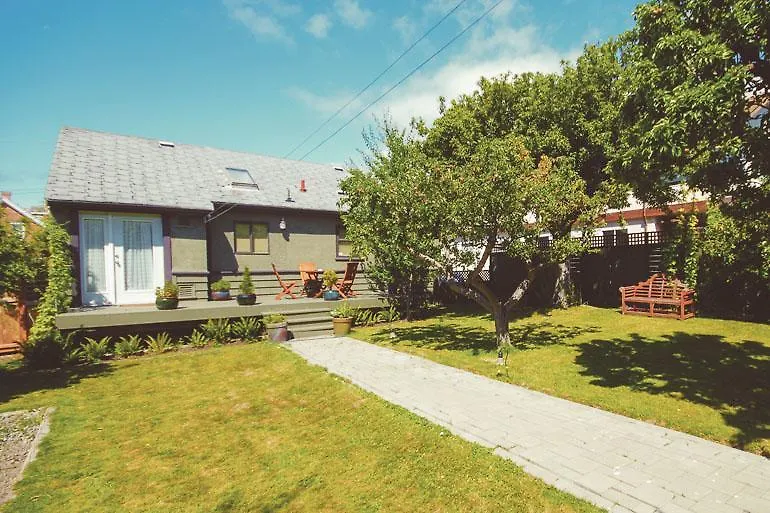 Spinnakers Gastro Brewpub & Guesthouses Victoria Inn