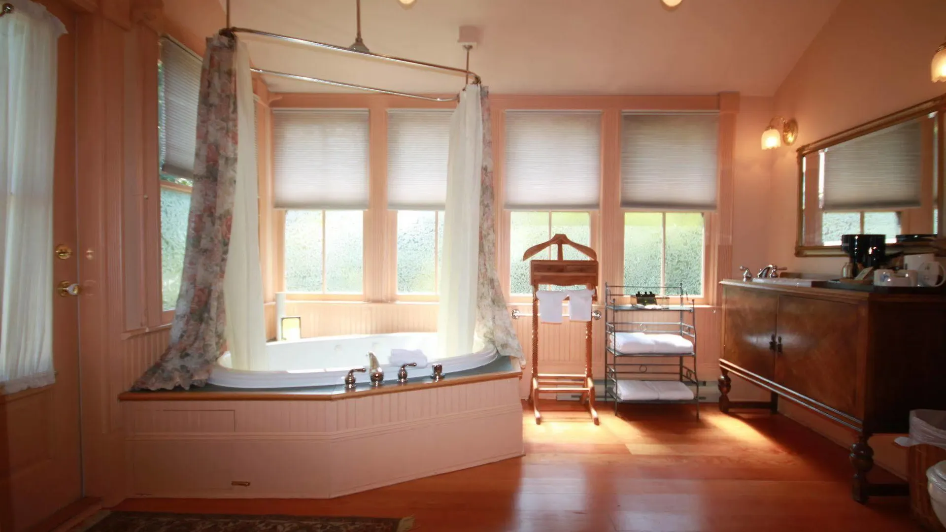 **** Inn Spinnakers Gastro Brewpub & Guesthouses Victoria Canada