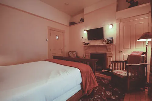 Spinnakers Gastro Brewpub & Guesthouses Victoria Inn